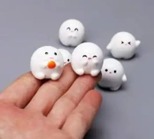Mini ghost desk decor figurines set